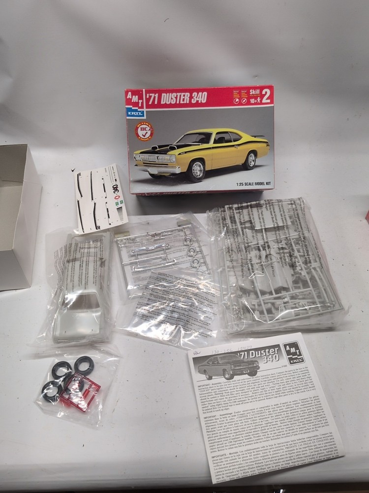 AMT 1971 Plymouth Duster 340 1:25 Scale Model Kit 31225 New Open Box Sealed Part