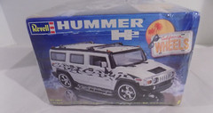 Revell Hummer H2 Model Kit 1:25 Scale Skill 2 New Sealed Box