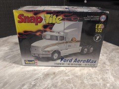 Revell SnapTite Ford AeroMax Semi Truck Model Kit 1:32 Scale Sealed Box Damage