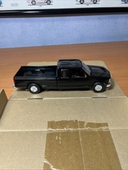 AMT ERTL 1:25 1994 Chevrolet C-1500 Extended Cab Dealer Promo Model (Black)
