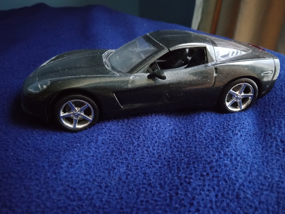 Revell 2006 Chevy Corvette C6 built 1:25 scale