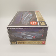 AMT FORD ’62 Thunderbird 2 in 1 “Customizing” model kit “New Factory Sealed Box”