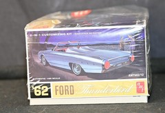 1962 Ford Thunderbird AMT 682/12 Plastic Model Kit 1:25 Complete