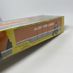 AMT Trailmobile Allied Moving Van 1:25 Model Kit Unassembled Over 125 Parts New