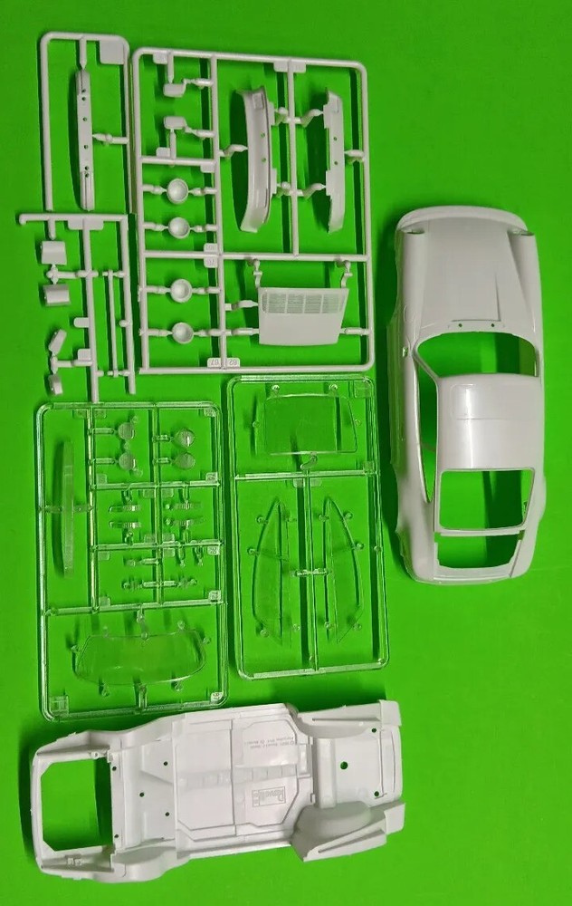 REVELL 1/24 1984 Porsche 911 Carrera 3.2 Coupe Slot Car Body Glass Revell Model