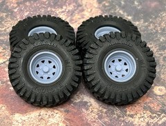 1/24 Scale: 15-Inch “Wagon Wheels” W/ Huge 35-inch Mud Tires. Resin