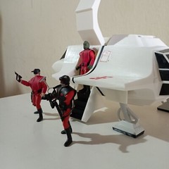 V Visitors X3 figures 3.75 inch and Skyfighter 1/18 scale model with open gates