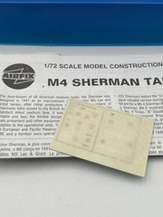 Airfix 03381 Classic Conflicts Tiger I & M4 Sherman Mk.I Tank 1/76 Model Kit Set