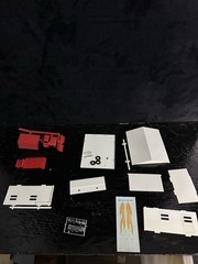Lindberg Truckin’ Big The Moving Van 1/24 Truck & Garage Snap-Fit Kit 2149