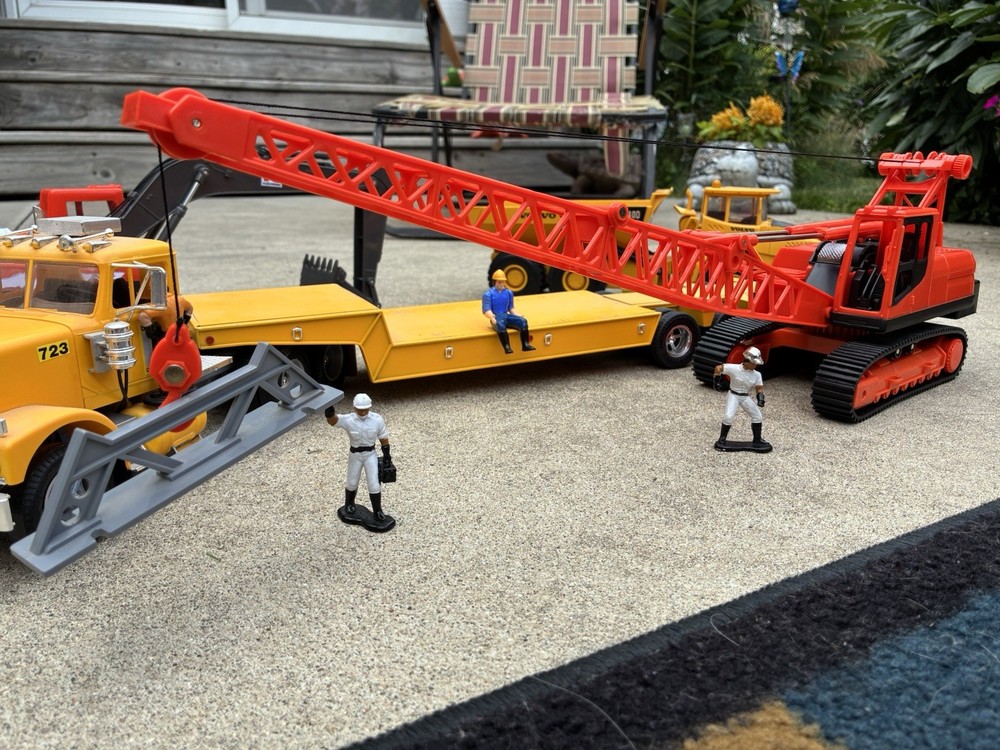 NEWRAY LATTICE CRAWLER CRANE MODEL FITS ON AMT ERTL LOWBOY TRUCK TRAILER 1:25