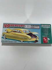 AMT TROPHY SERIES ’49 MERCURY 3 in 1 CUSTOMIZING KIT 1/25