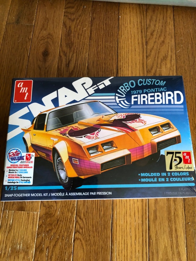 AMT 1979 Pontiac Firebird Turbo Custom Snap Together Model Kit 1:25 Brand New
