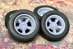 1/24 Scale: 17-inch “Torq Thrust-no Center Cap” wheels W/ Wide Rear Tires .Resin