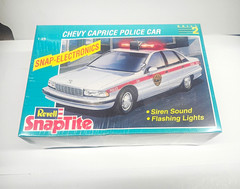 Revell SnapTite Chevy Caprice Police Car 1:25 Model Kit Siren Sound Lights