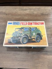 Peerless Canadian Chevrolet Field Gun Tractor 1:35 Plastic Kit w/Crew Green 3510