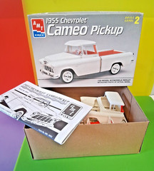 AMT 1955 CHEVROLET CAMEO PICKUP TRUCK MODEL CAR KIT