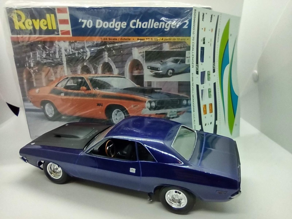 1/24 Revell ’70 Dodge Challenger 2in1 Model Kit 85-2596 Assembled