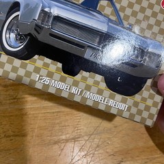 AMT Ertl 1966 Buick Riviera 1:25 Scale Model Kit Skill 2 Open Box Sealed Parts