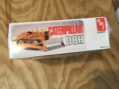 vintage AmtErtl Caterpillar Bulldozer model kit 1:25 Sealed
