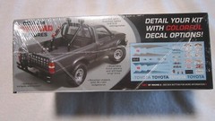 AMT 92 TOYOTA 4X4 PICKUP 1/20 SCALE MODEL KIT