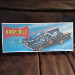 Polar Lights Batmobile 1:25 Scale Plastic Model Kit Unassembled Skill Level 2