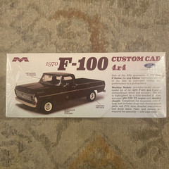 Moebius 1970 F-100 Custom Cab 4×4 Pickup 1:25 Scale Model Kit 1230 NEW