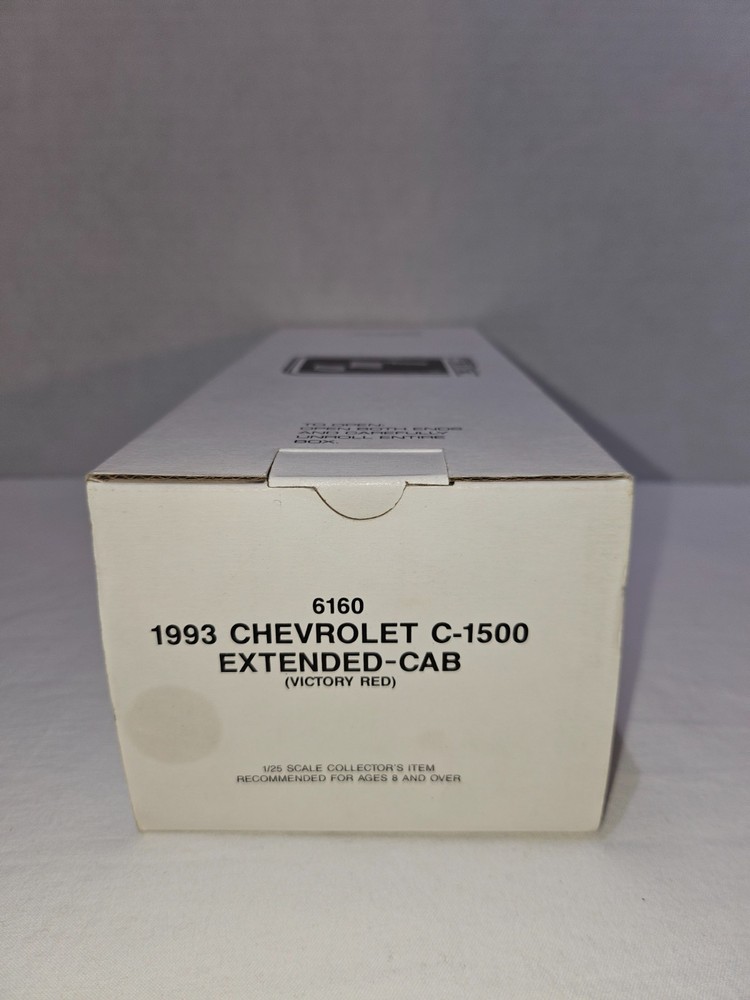 AMT Ertl Promo Chevrolet C-1500 Extended-Cab in Victory Red with box