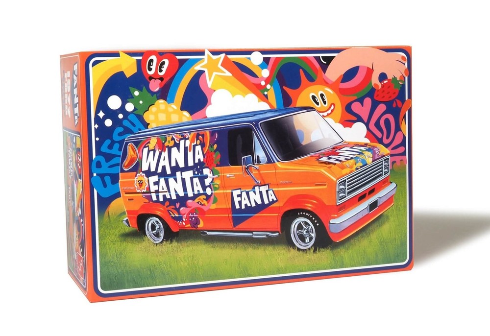 AMT 1/25 1977 Ford Custom Van FANTA Model Kit Retro Mag Wheels AMT1471