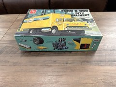 AMT Ford C-600 City Delivery Truck 1:25 Plastic Model Kit Unassembled T548