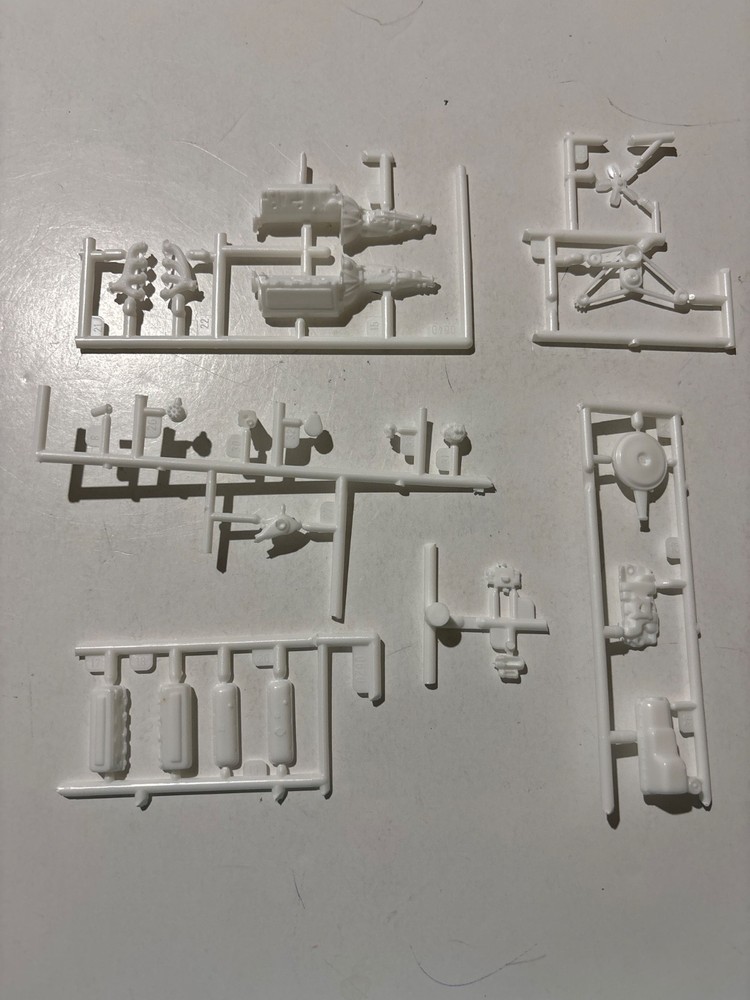 Model Car Parts – Monogram ’65 Chevy Impala SS-396 Engine Parts kit bash 1/25