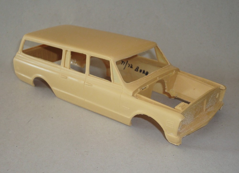 R&R Vacuum Craft 1972 Chevrolet Suburban 1/25 Resin kit