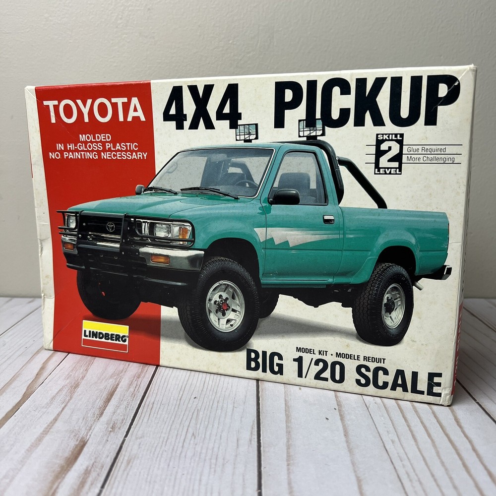 VTG 1992 Lindberg Toyota 4X4 Pickup Truck Model Kit Big 1/20 Scale #72506 [NEW]