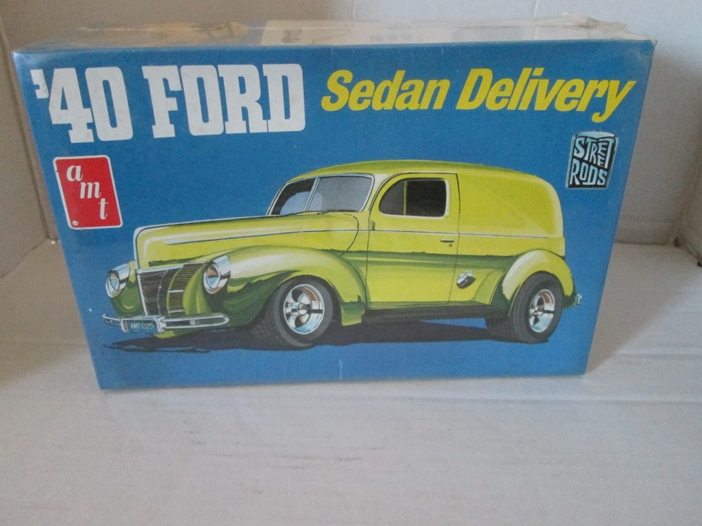 AMT T149 ’40 Ford Sedan Delivery 1940 “STREET RODS” 1/25 Model Car SEALED BOX