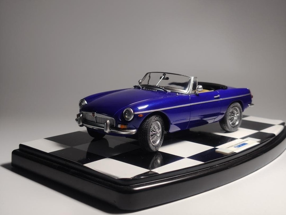 Aoshima 1/24 MGB BGB MK2 Model Car Kit Unassembled Collectible