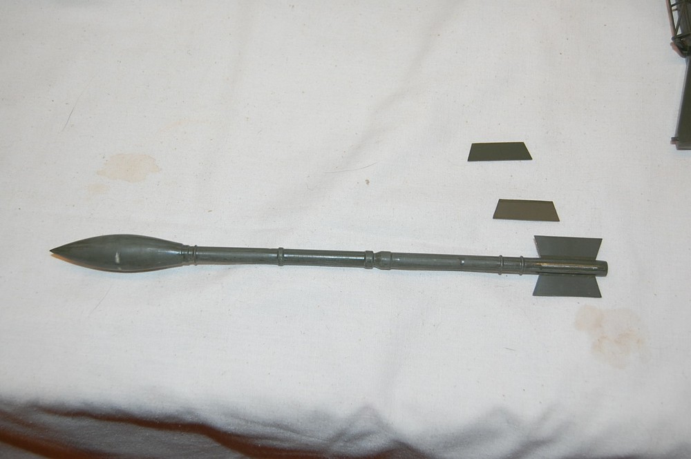 1/32 GLENCOE MODELS FROG 3 MISSLE CARRIER PARTS REPLACE MISSLE WITH FINS KITBASH