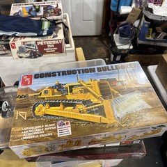 1/25 AMT #1086/06 Construction Bulldozer Model Kit, Factory Sealed Box CAT