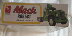 AMT 1039 1/25 Mack R685ST Semi Tractor Plastic Model Kit – NEW SEALED