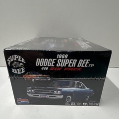 Monogram 1969 Dodge Super Bee 440 Six Pack 1:24 Plastic Kit 2-in-1 85-4505