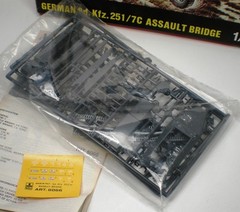 1/72 Scale German WWII Assault Bridge / Engineer Half-Track, 251/7c, ESCI