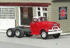 HO 1:87 Sylvan # V-322 – 1955-56 GMC 660 Tandem Axle Tractor KIT