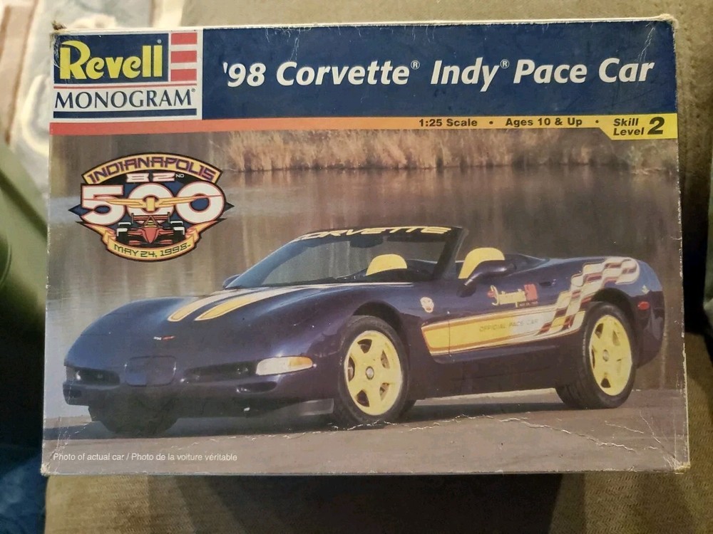 1/25 Scale ’98 Corvette Indy Pace Car Open Looks Complete