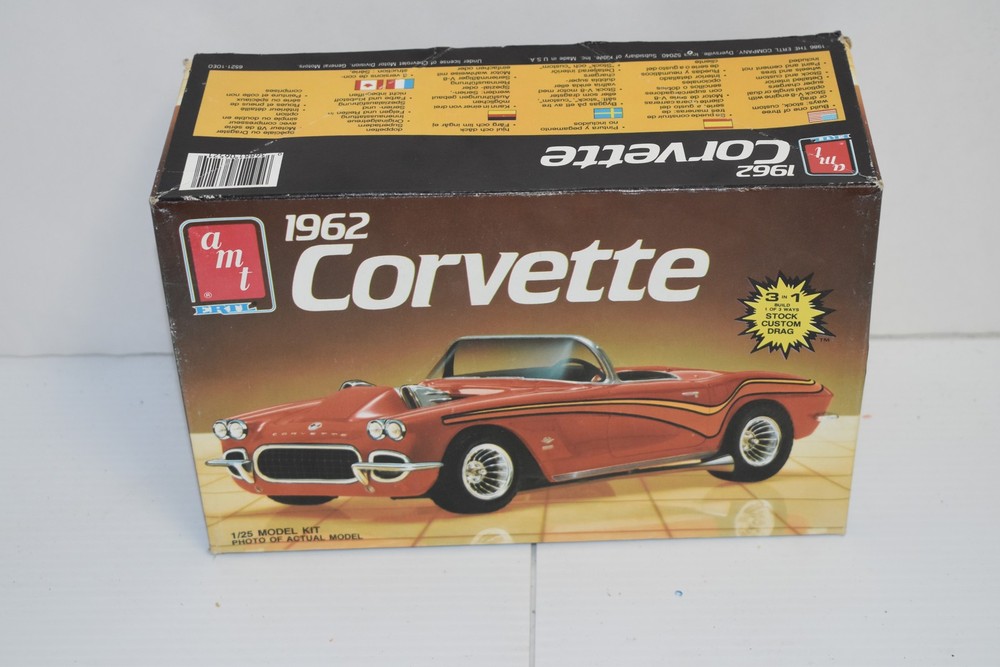 AMT 1/25TH 1962 CORVETTE CONVERTIBLE 3 IN 1 KIT #6521 (JKH78)