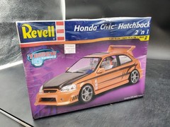 Revell 1:25 Honda Civic Hatchback Tuner Series 2’n1 Model Kit 85-2389 Dented Box