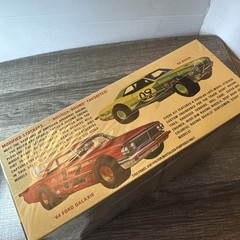 AMT 1190 1965 Ford Fairlane 427 Modified Stocker 1:25 Model Retro DLX NOS Sealed