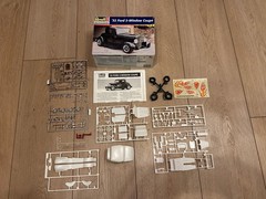 Revell 1932 Ford 3 Window Coupe Hot Rod #7605 1:25 Model Kit (complete unbuilt)