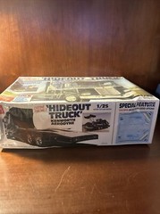 AMT 1158 1/25 Hideout Transporter Kenworth Tyrone Malone Truck