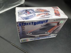 🚦😎Revell Street Burner 1970 Dodge Challenger T/A 1:24 Model Kit 85-2596 Sealed