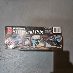 AMT Nascar Richard Petty #43 STP Grand Prix 1/25 Scale Model Kit (Sealed) 6728