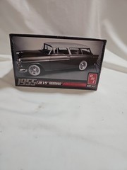 Round 2 AMT 1955 Chevy Nomad 1/25 Model Kit AMT-637 SEALED Box