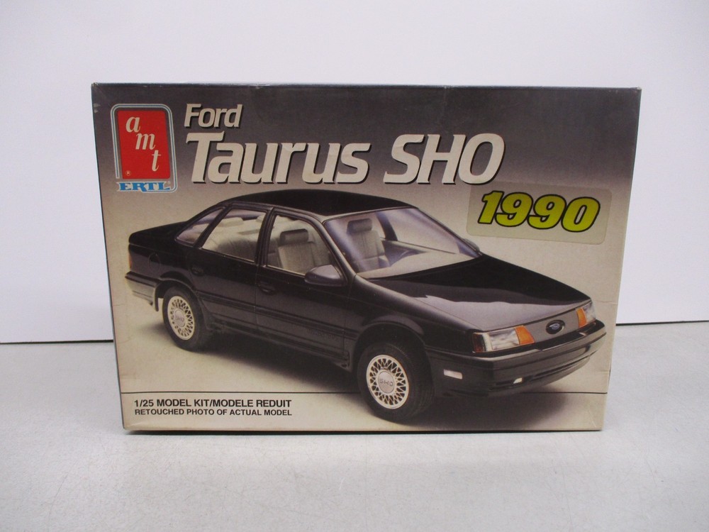AMT 1990 Ford Taurus SHO 1/25
